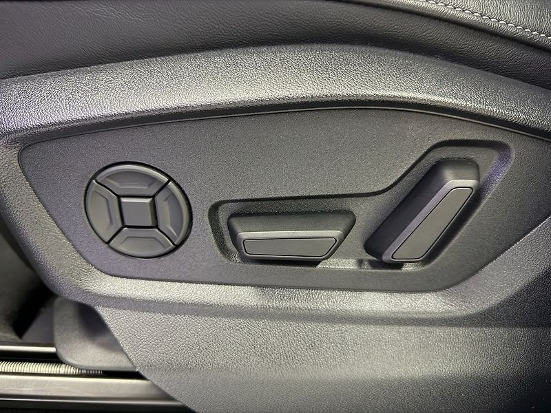Audi Q7 60 TFSI e QUATTRO HYBRID  S-LI - fotka 28 z 35