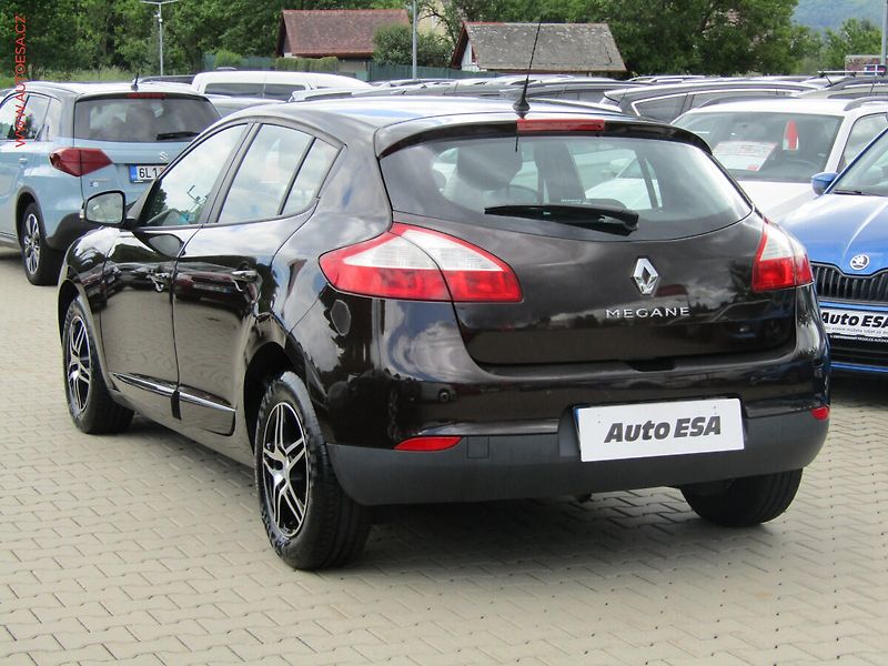 Renault Mégane (2014) 1.6i, 1.maj,ČR, autoAC, temp - fotka 6 z 18
