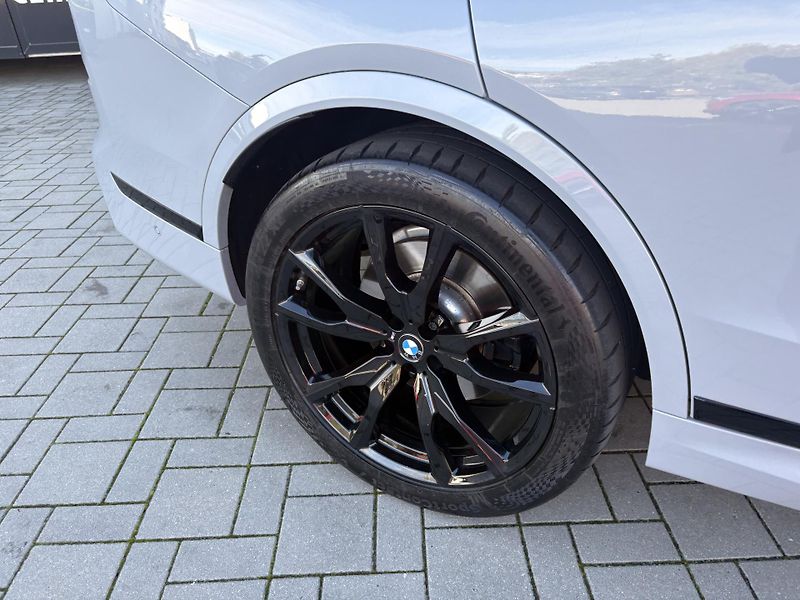 BMW X7 (2024) xDrive 40i - fotka 12 z 33