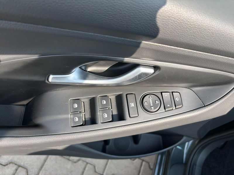 Hyundai i30 1.5 T-GDi 103kW DCT Style - fotka 12 z 28