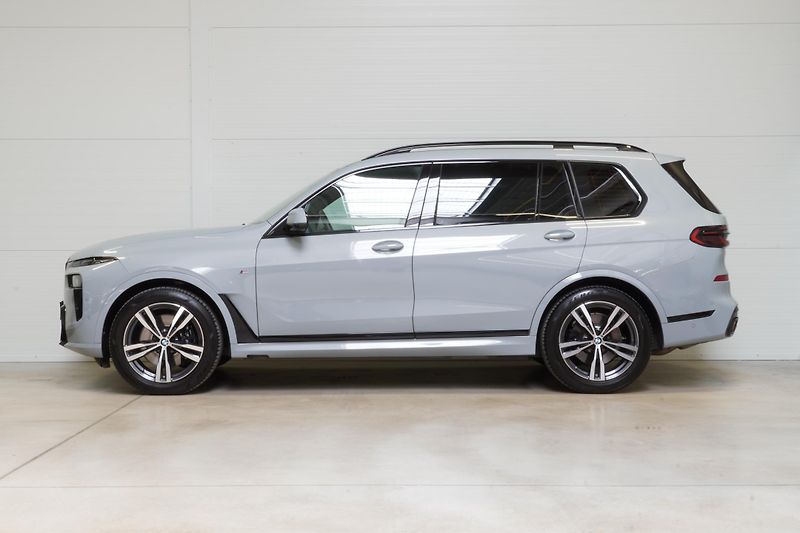 BMW X7 Xdrive40i,M-paket,ČR,1.M,Tažné - fotka 5 z 41