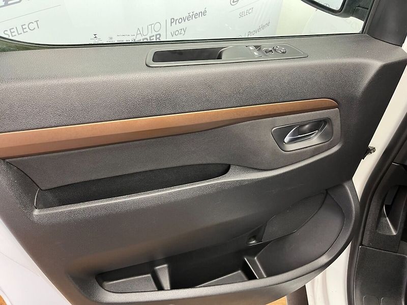 Toyota ProAce Verso Family 2.0 D 8AT Comfort NAVI - fotka 16 z 39
