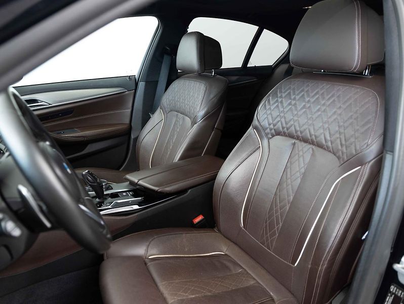 BMW Řada 5 540d xDrive Limousine - fotka 18 z 21