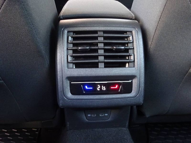 Volkswagen Golf Variant (2021) 1.0TSi/ 81kW Life - fotka 22 z 29