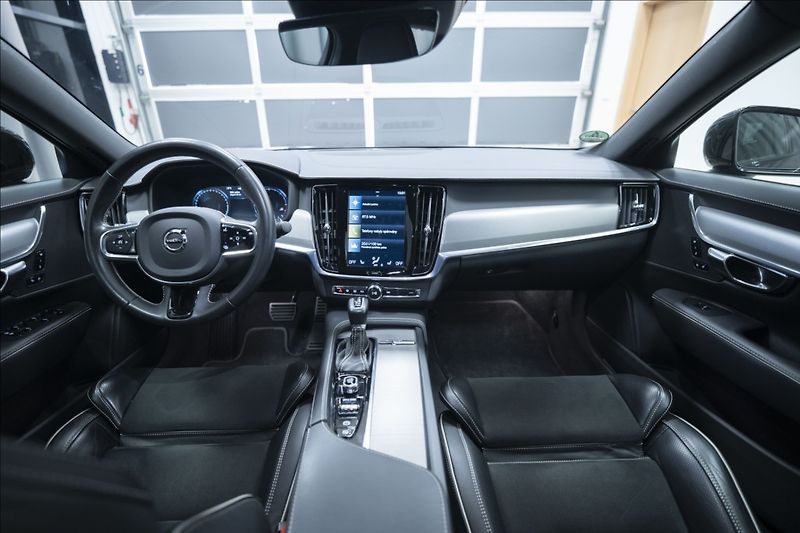 Volvo S90 2,0 D4 NAVI KAMERA 4x VÝHŘEV - fotka 14 z 42