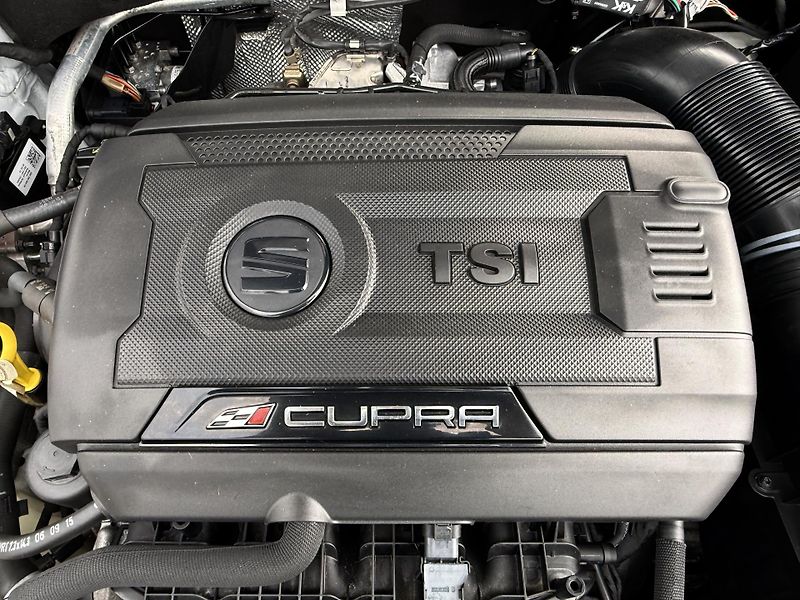 Seat Leon 2,0 ST Cupra 206kW Automat - fotka 7 z 50