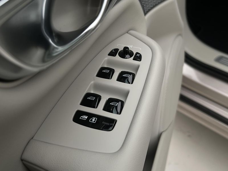 Volvo XC90 (2026) T8 AWD RECHARGE ULTRA BRIGHT - fotka 27 z 50