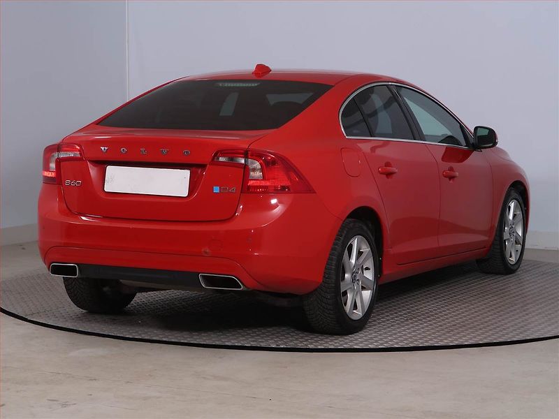 Volvo S60 (2014) D4 Polestar, Xenony, Tempomat - fotka 5 z 19