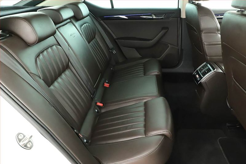 Škoda Superb (2016) Laurin&Klement 2.0 TDI, Kůže - fotka 7 z 19