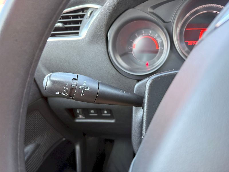 Citroën C4 (2016) BlueHDi 100 Feel Edition - fotka 19 z 22
