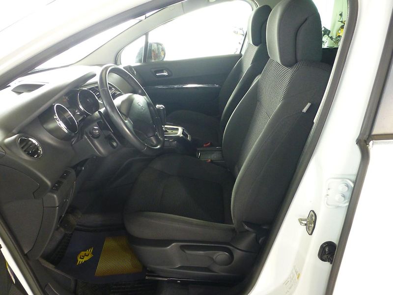 Peugeot 5008 (2014) 1,6HDI*NAVIGACE.*PARKS**NEW - fotka 11 z 31