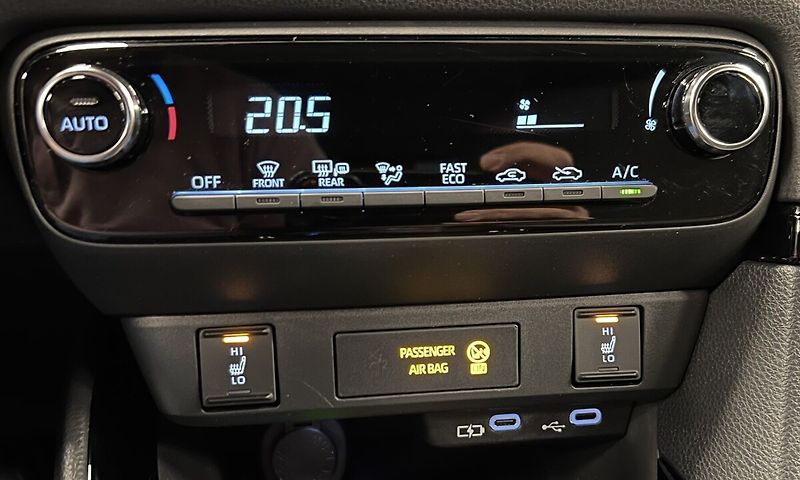Toyota Yaris 1.5 Hybrid AT STYLE - fotka 7 z 16