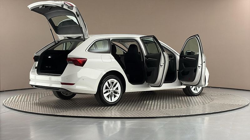 Škoda Octavia 2.0 TDI DSG Style Combi - fotka 6 z 26