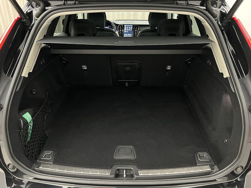 Volvo XC60 B4 CORE AUT 1.maj. - fotka 5 z 40