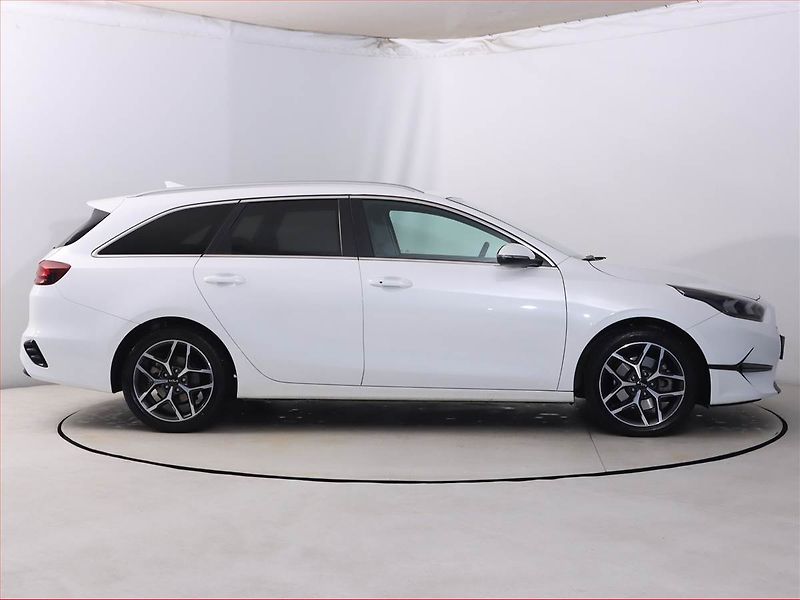 Kia Ceed (2025) 1.5 T-GDI - fotka 6 z 24