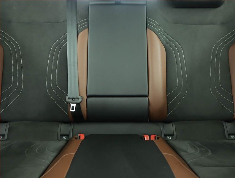 Volkswagen ID.4 (2021) Pro Perf. (82 kWh), SoH 90% - fotka 10 z 17
