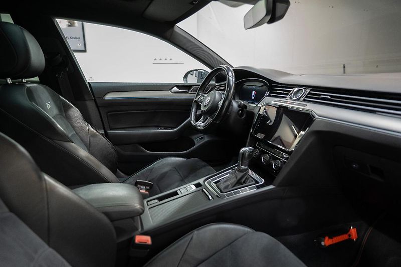 Volkswagen Arteon 2.0 TDI R-Line 140 kW - fotka 8 z 34