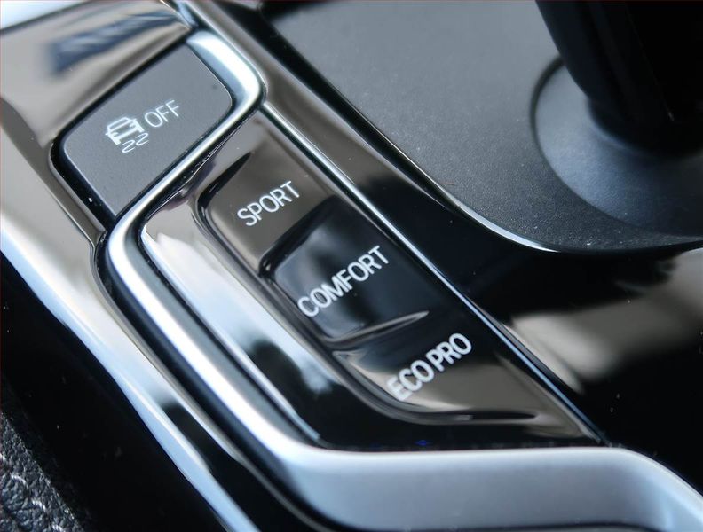 BMW Řada 5 (2020) M Sport 530d - fotka 20 z 27