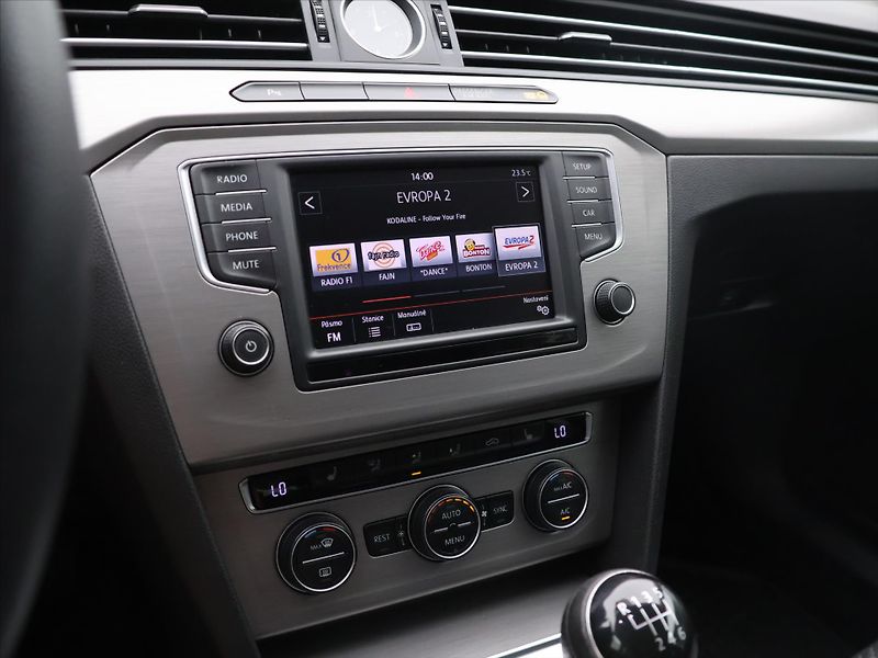 Volkswagen Passat 2,0 TDI 110kW Highline LED - fotka 16 z 24