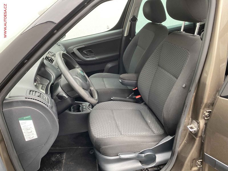 Škoda Roomster (2012) 1.2 TSi, Ambition, výhřev sed - fotka 9 z 15