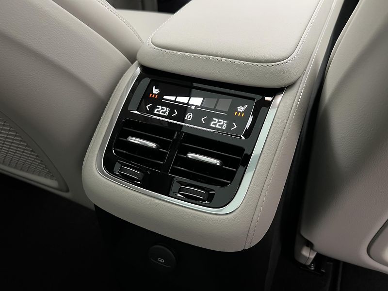 Volvo XC90 (2026) T8 AWD RECHARGE ULTRA DARK - fotka 46 z 46