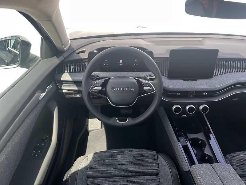 Škoda Superb (2026) Selection 7DSG 2,0TDI - fotka 3 z 5