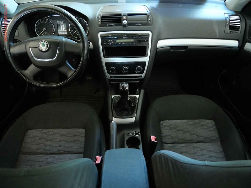Škoda Octavia (2009) 1.9TDi, ČR, AC - fotka 8 z 20
