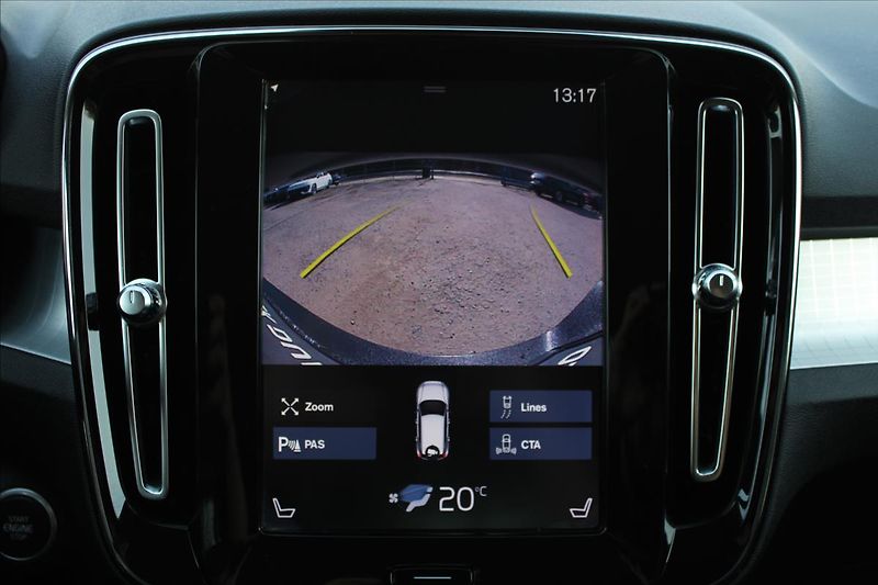 Volvo XC40 2,0 T4  1MAJ,4x4,MOMENTUM PRO - fotka 16 z 35