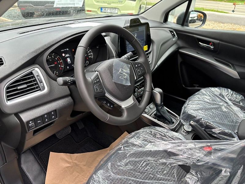 Suzuki S-Cross 4x4 automat Premium - fotka 10 z 10