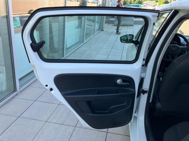 Volkswagen up! 1.0 MPI 48 kW KLIMA - fotka 24 z 30