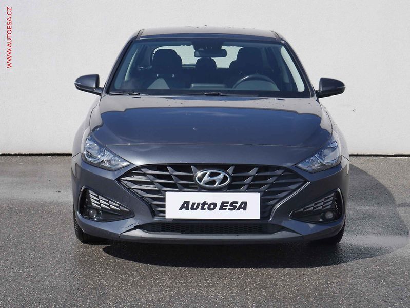 Hyundai i30 (2020) 1.5 DPi, 2.maj,ČR, AC, park - fotka 2 z 21