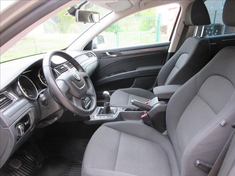 Škoda Superb 1,6 TDi, Nové ČR, 160 tis. Km! - fotka 11 z 27
