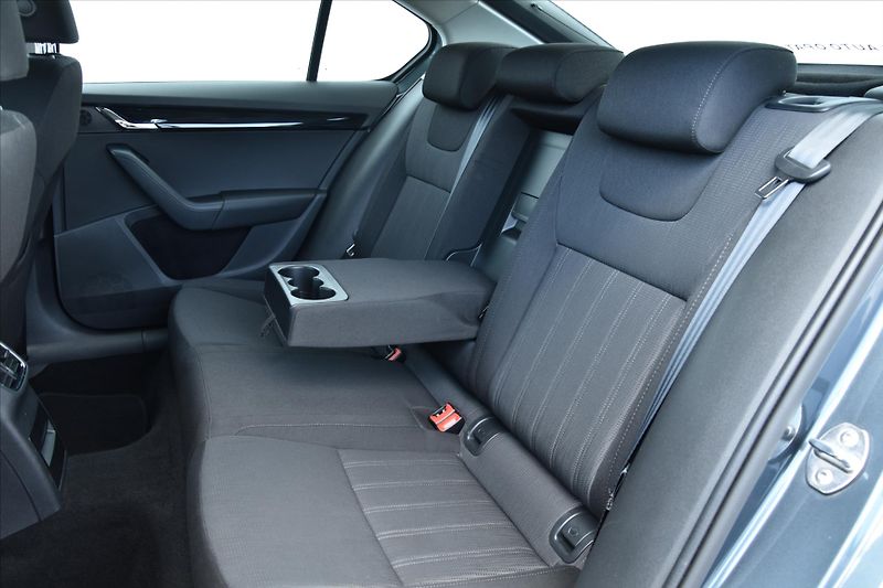 Škoda Octavia 1.6 TDI 85kW DSG STYLE ČR - fotka 11 z 24