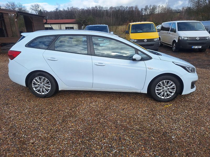 Kia Ceed (2015) 1.4 Crdi  - fotka 10 z 21