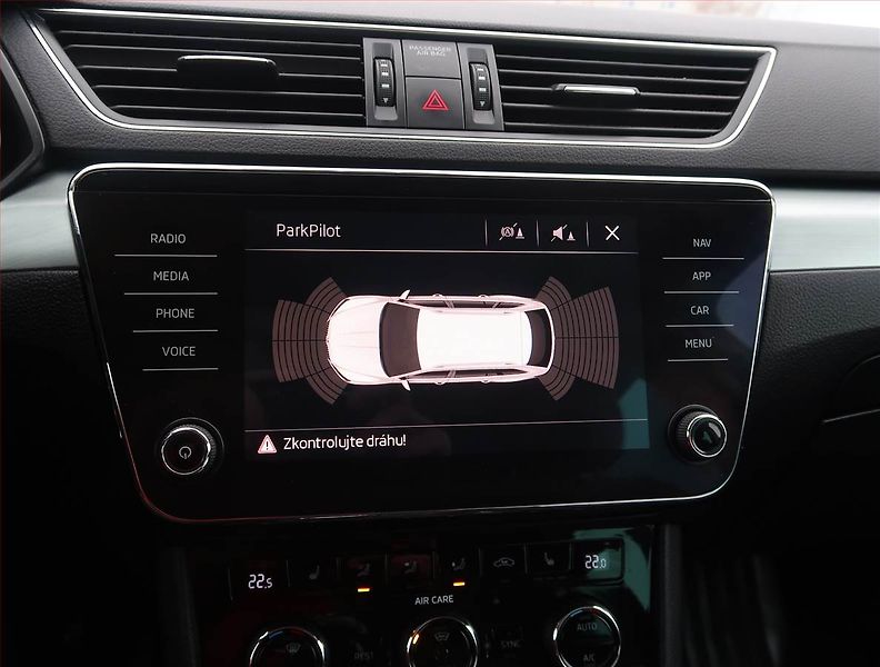 Škoda Superb (2017) Ambition 2.0 TDI, Navi, Xenony - fotka 17 z 22