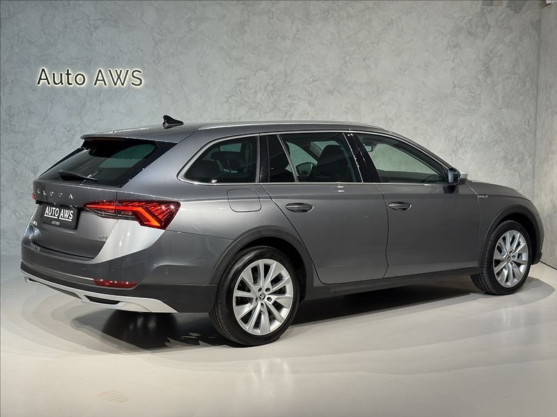 Škoda Octavia 2,0 TDi  DSG 4x4 Scout Virtual - fotka 8 z 47
