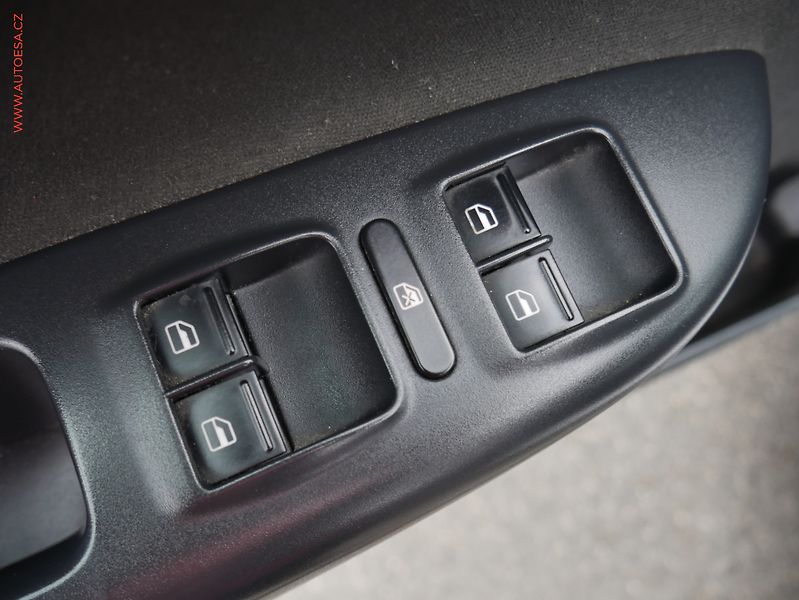 Škoda Octavia (2012) 1.6TDi, ČR, autoAC - fotka 15 z 22