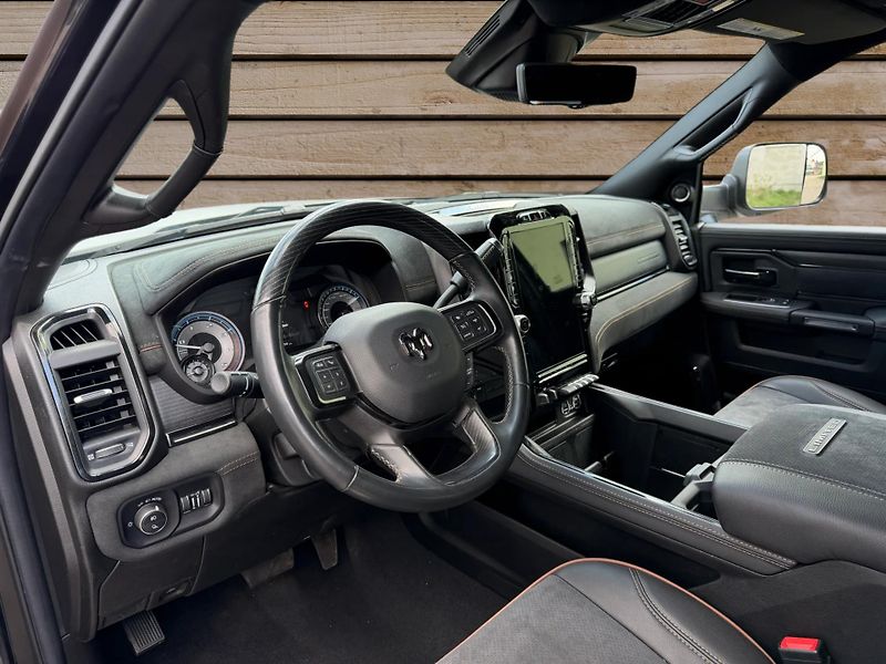 Dodge RAM (2022) +3500+CUMMINS+LIMITED CUSTOM+ - fotka 15 z 26