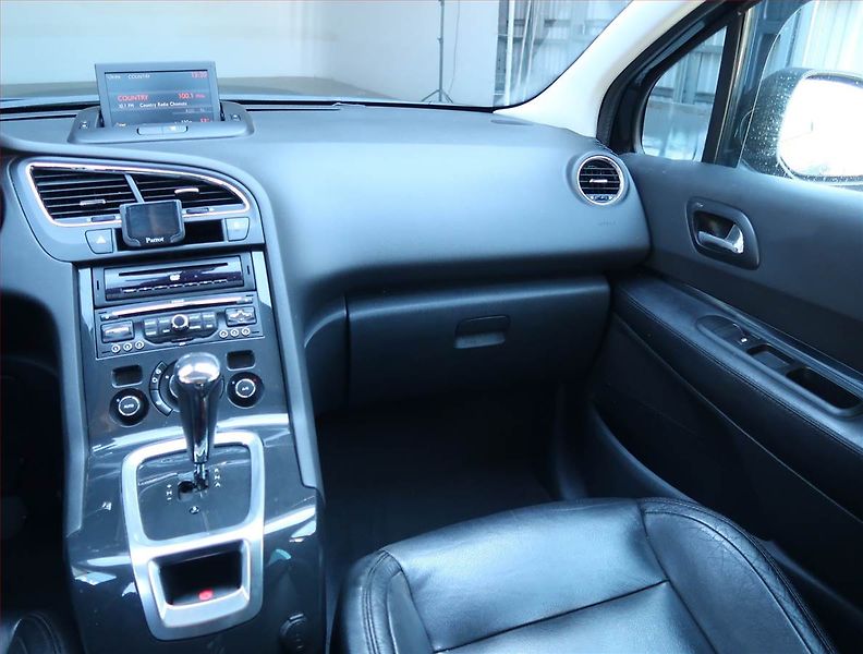 Peugeot 5008 (2012) 1.6 HDi, Automat, Tempomat - fotka 8 z 16