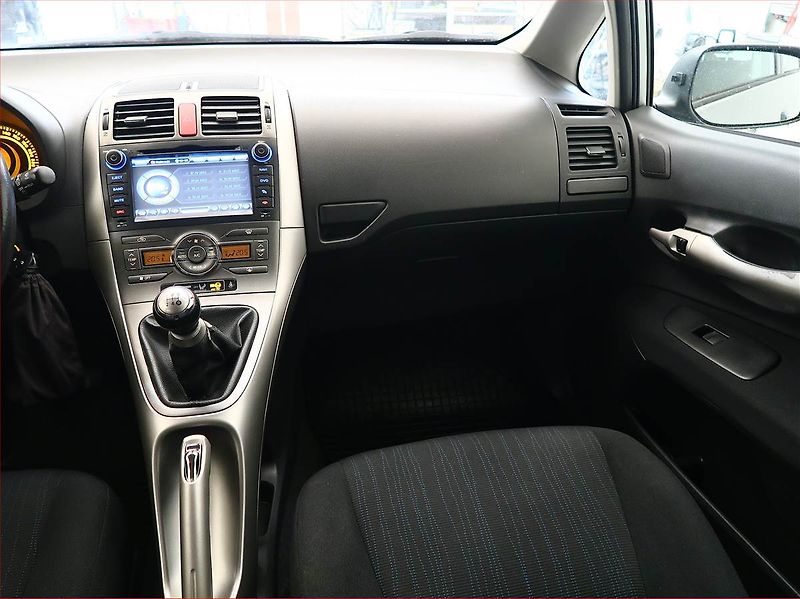 Toyota Auris (2009) 1.6 Dual VVT-i, Serv.kniha - fotka 8 z 15