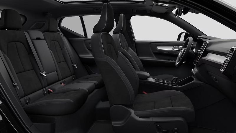 Volvo XC40 (2026) B4 AUT PLUS BLACK EDITION  - fotka 4 z 16
