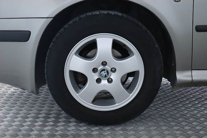 Škoda Octavia (2009) 1.6, po STK, jezdí výborně - fotka 15 z 18