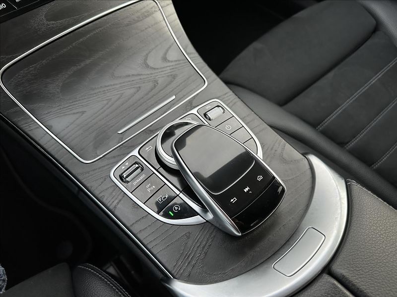 Mercedes-Benz Třídy C 180 AMG,Aut. multibeam - fotka 20 z 31