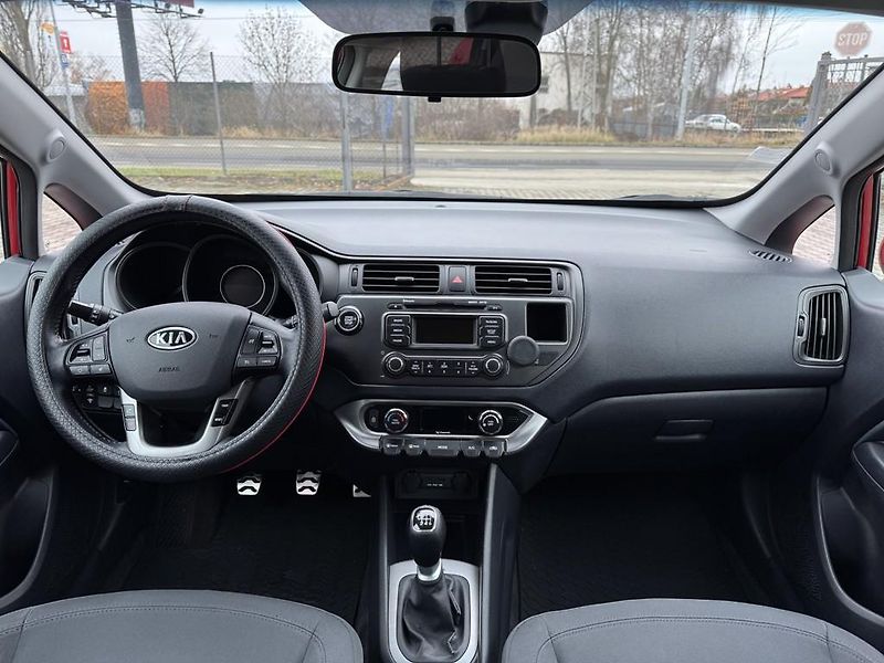 Kia Rio 1.4i 80 kW digi. klima - fotka 8 z 17