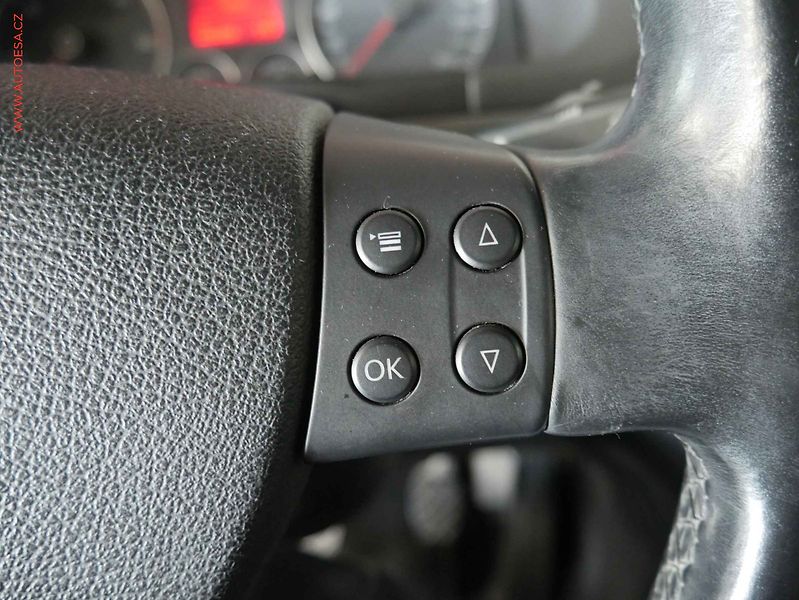 Volkswagen Touran (2009) 1.9 TDI - fotka 13 z 19