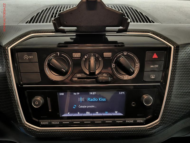 Volkswagen up! (2021) 1.0MPi, AC - fotka 14 z 15