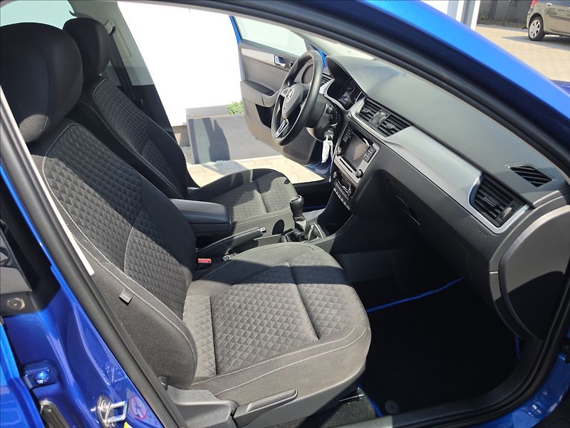 Škoda Rapid 1,0 TSi 70KW Drive dig.klima - fotka 34 z 46