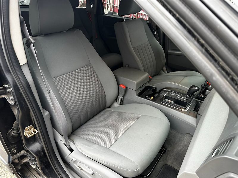 Jeep Grand Cherokee 3,7 154kW-LPG-SERVIS!! - fotka 13 z 37