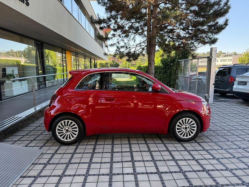 Fiat 500 (2023) RED 70kW Kamera - fotka 33 z 34