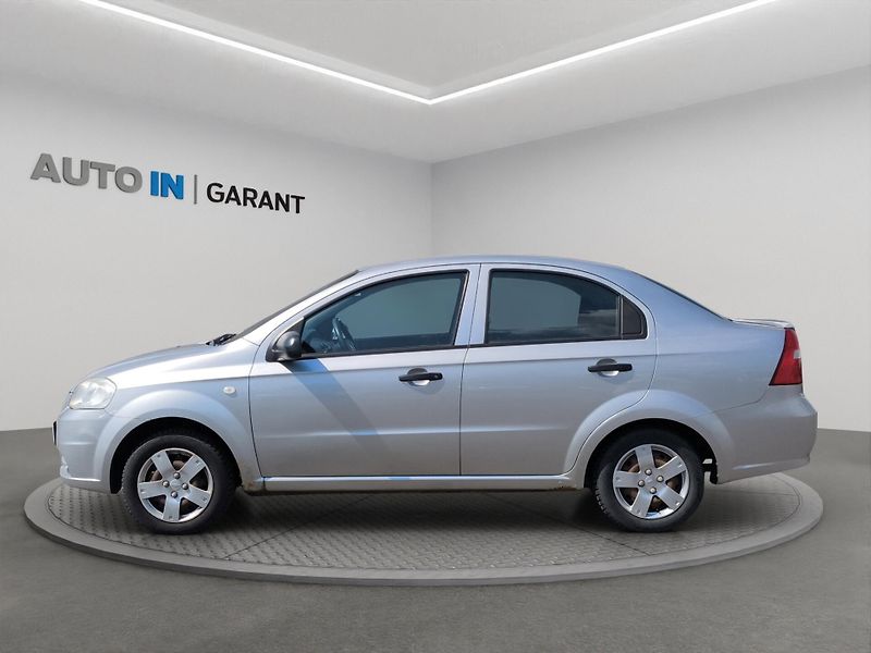 Chevrolet Aveo (2008) Sedan 1.2i 53kW - fotka 8 z 19